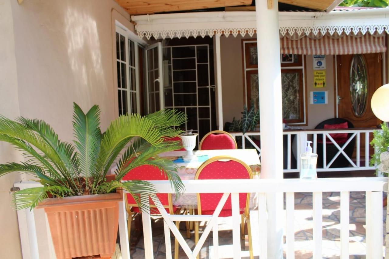 My Corner Guest House Victoria Extérieur photo