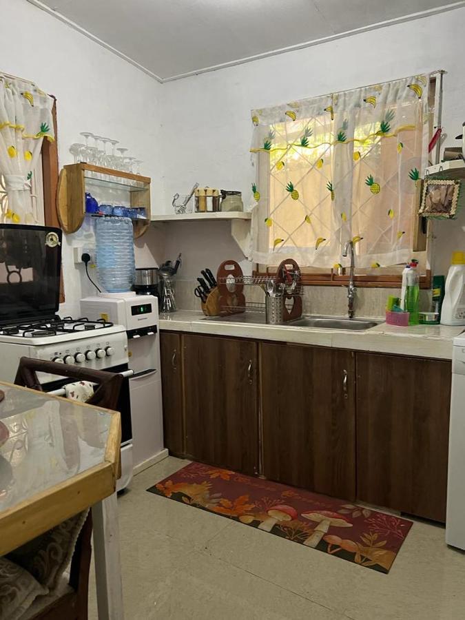 My Corner Guest House Victoria Extérieur photo